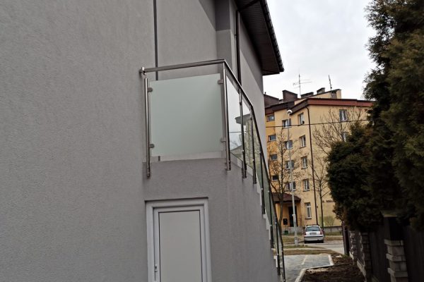 Elewację bloku mieszkalnego po renowacji – Elewacja bloku mieszkalnego, Tarnów