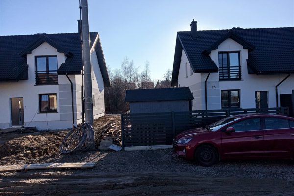 Elewację domu jednorodzinnego wykonaną przez ELE-BUD – Elewacja domu jednorodzinnego Krzyż, Tarnów