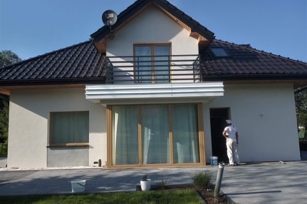 Elewację domu jednorodzinnego wykonaną przez ELE-BUD – Elewacja domu jednorodzinnego Skrzyszów, Tarnów