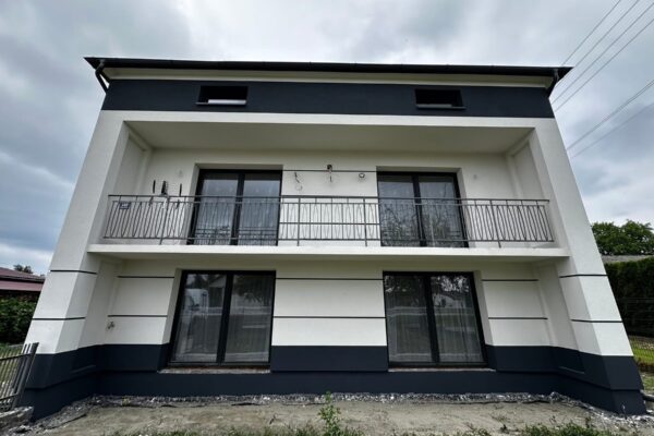 Elewację domu jednorodzinnego wykonaną przez ELE-BUD – Wykonanie elewacji domu jednorodzinnego, Tarnów