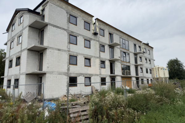 Elewację bloku mieszkalnego po renowacji – Wykonanie elewacji na bloku w Koszycach Wielkich, Tarnów